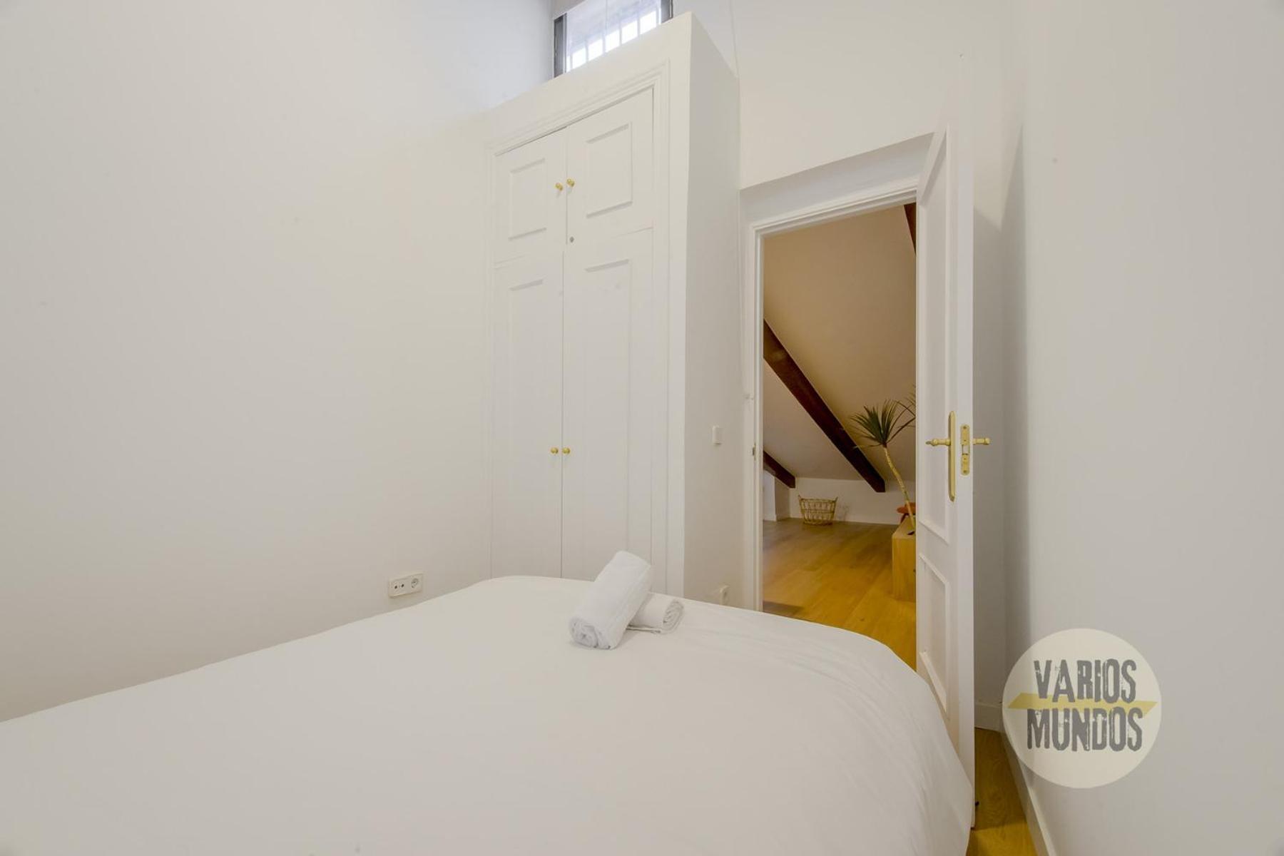 Apartamento Fashion Design Loft En Calle Carretas-sol 4pax Madrid